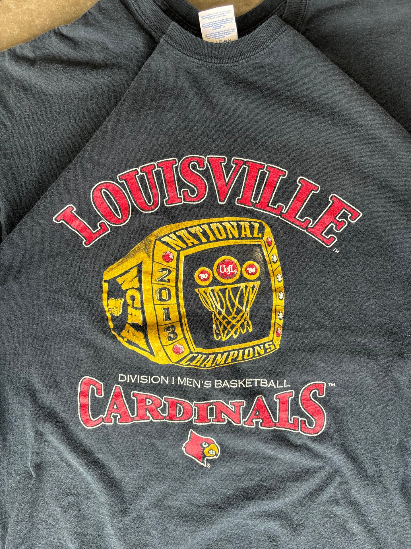 2013 Louisville Basketball Tee XL